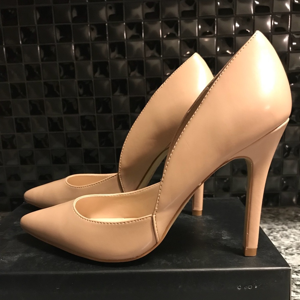 Charles By Charles David Parker Nude Smooth Pump